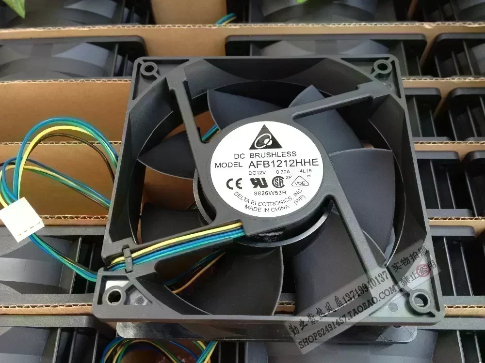 Brand new original Taiwan Delta AFB1212HHE 12038 12V 0.7A120 * 120 * 38mm double ball bearing four-wire PWM cooling fan